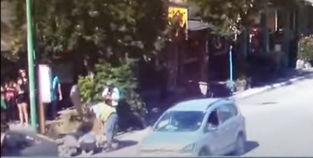 policia agredio a moto 1