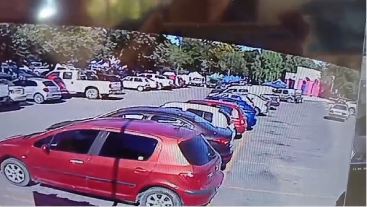 robo renault 9 feriantes estacionamiento