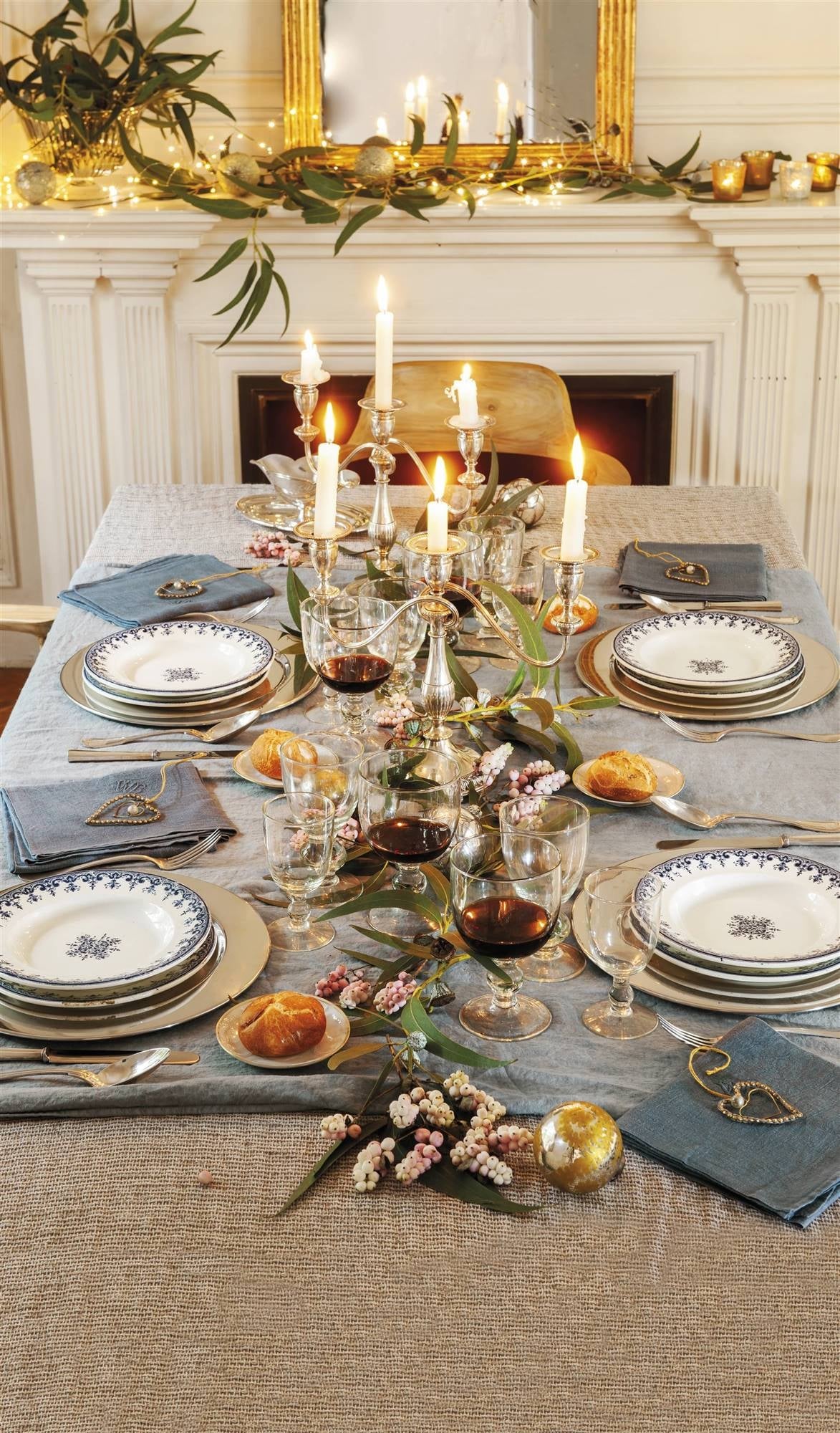 mesa-decorada-por-navidad-en-tonos-azules-00515662_4ebe5d5d_1173x2000