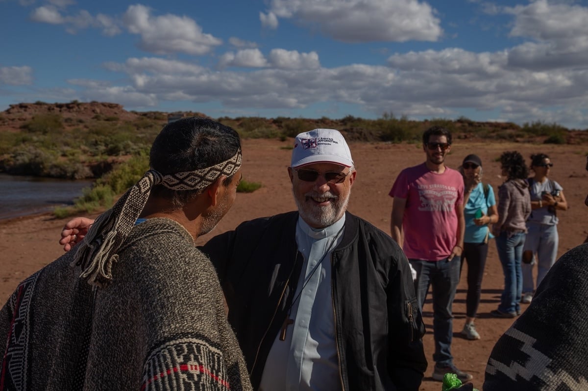encuentro por el agua en mari menuco obispo