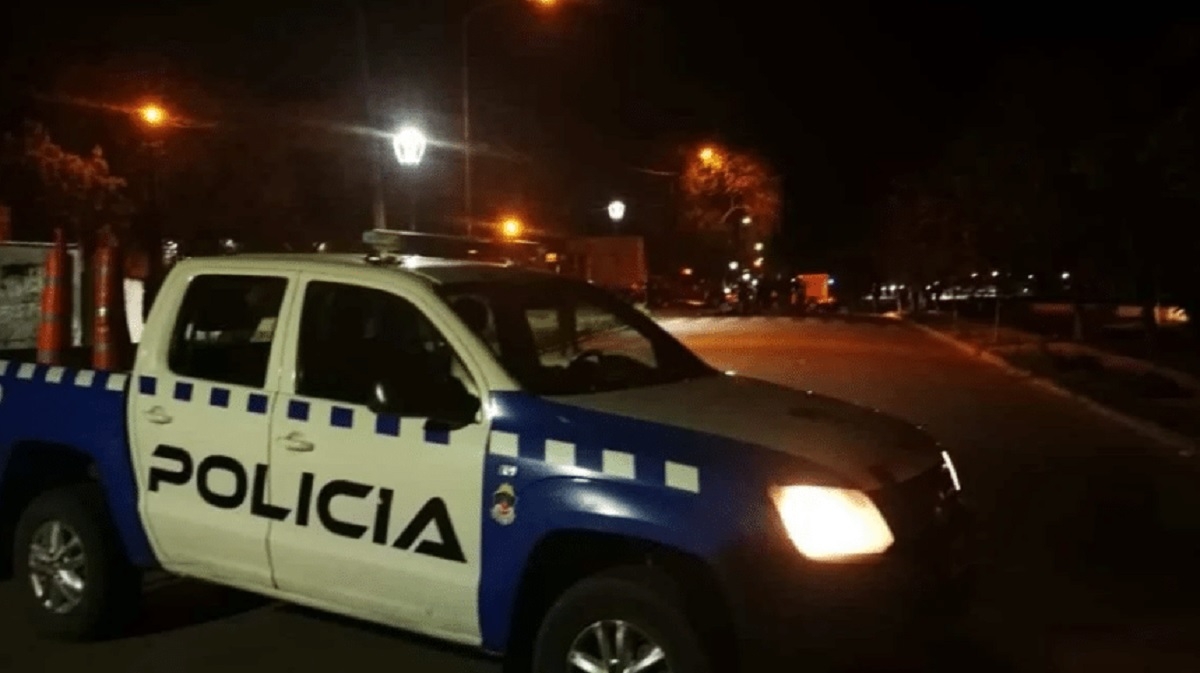 movil policial en cutral co