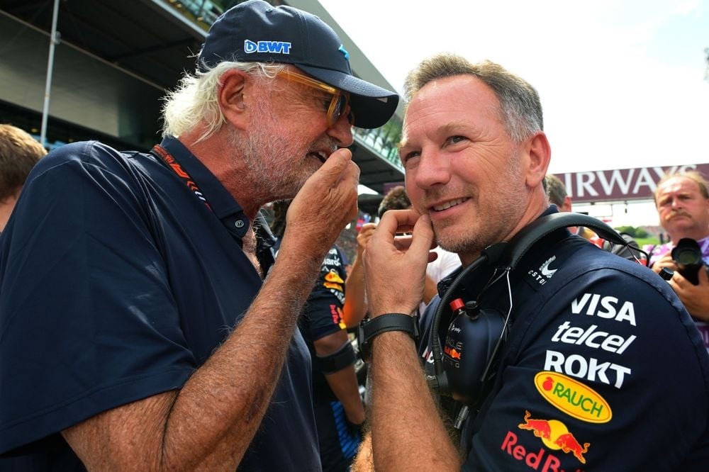 flavio-briatore-talks-to-chris