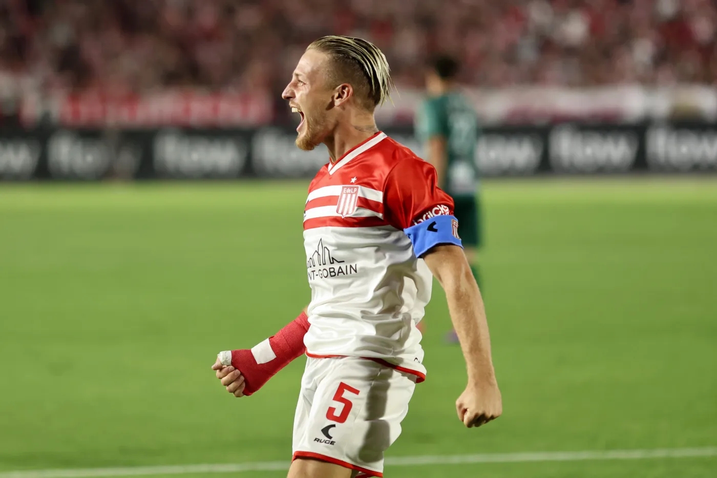 estudiantes-racing-montevideo-ascacibar-festejo-golpng