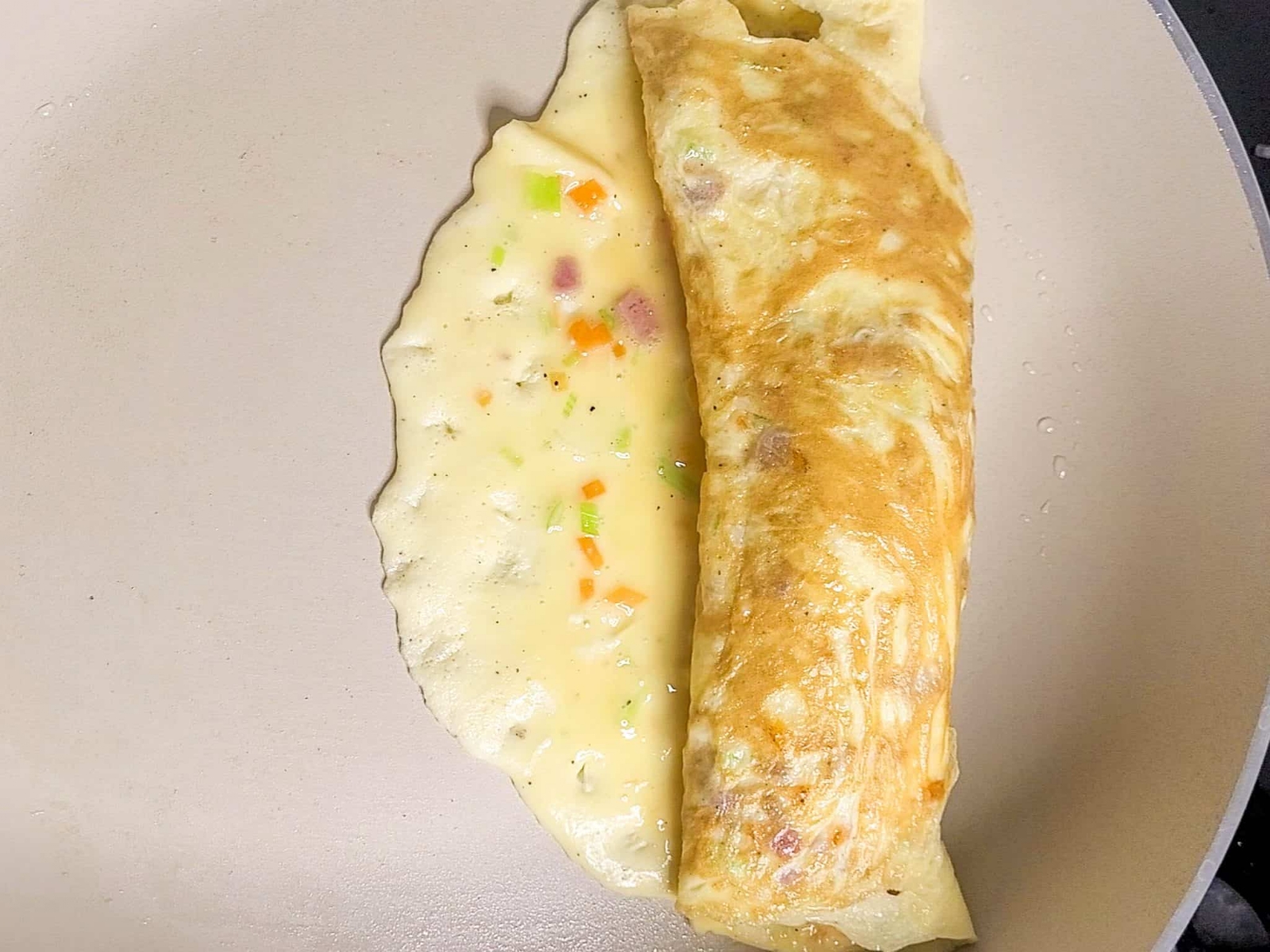 Gyeran-Mari-Rolled-Omelet-in-Pan-4