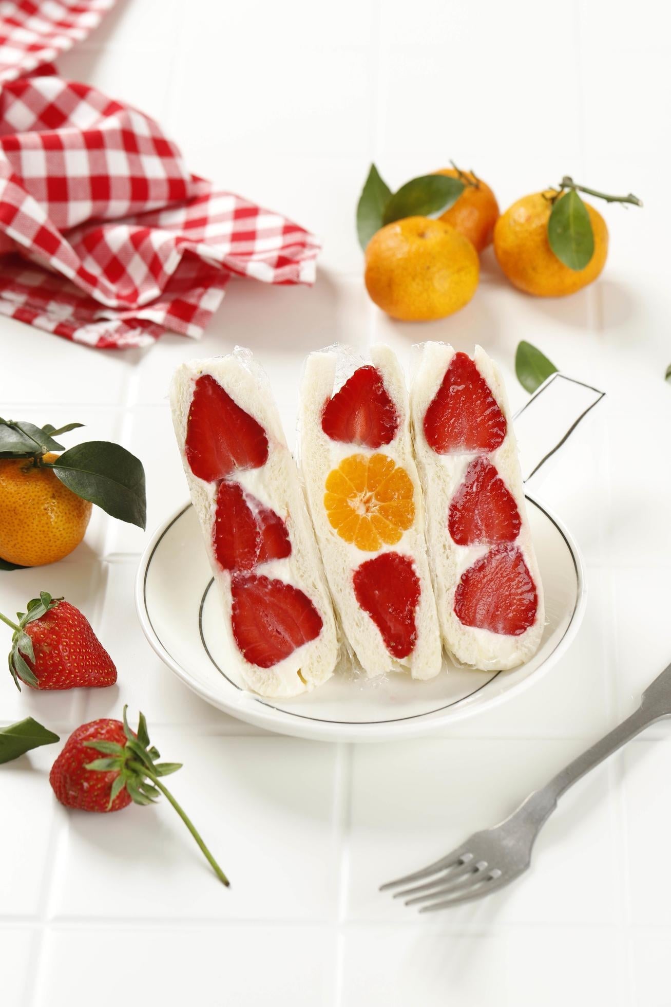 japanese-fruit-sandwich-furutsu-sando-free-photo