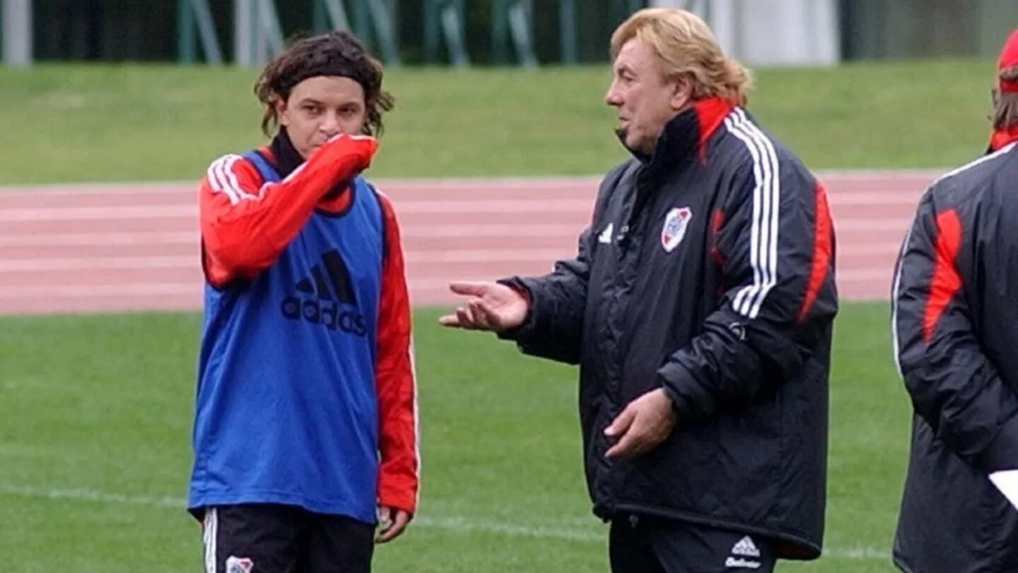 mostaza-merlo-y-marcelo-gallardo-tuvieron-una-pelea-en-river-en-el-verano-de-2006-6NLX5W264VCNNMGE64LH5VI2WQ
