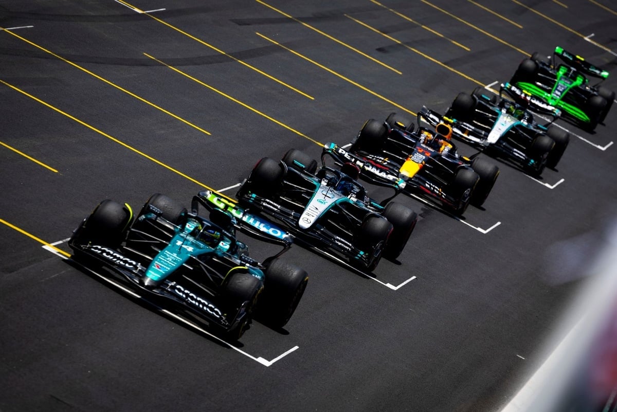 fernando-alonso-aston-martin-a-3