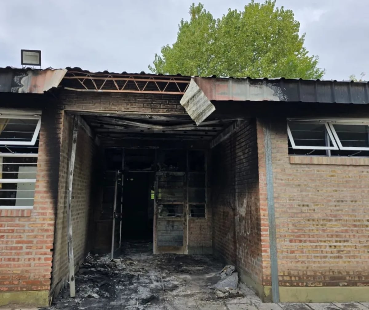 incendio escuela primaria 342 Fuente (Neuquén Informa)