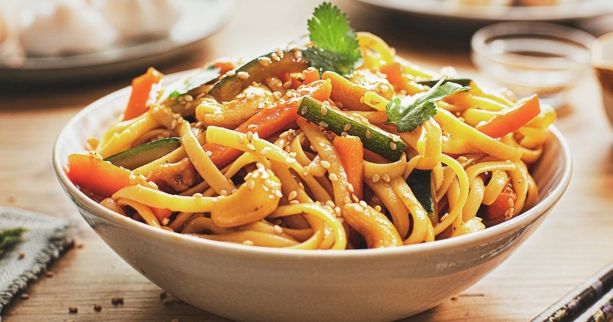 Fideos salteados