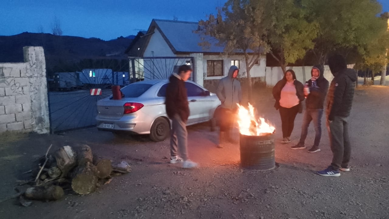 protesta frente a vialidad provincial