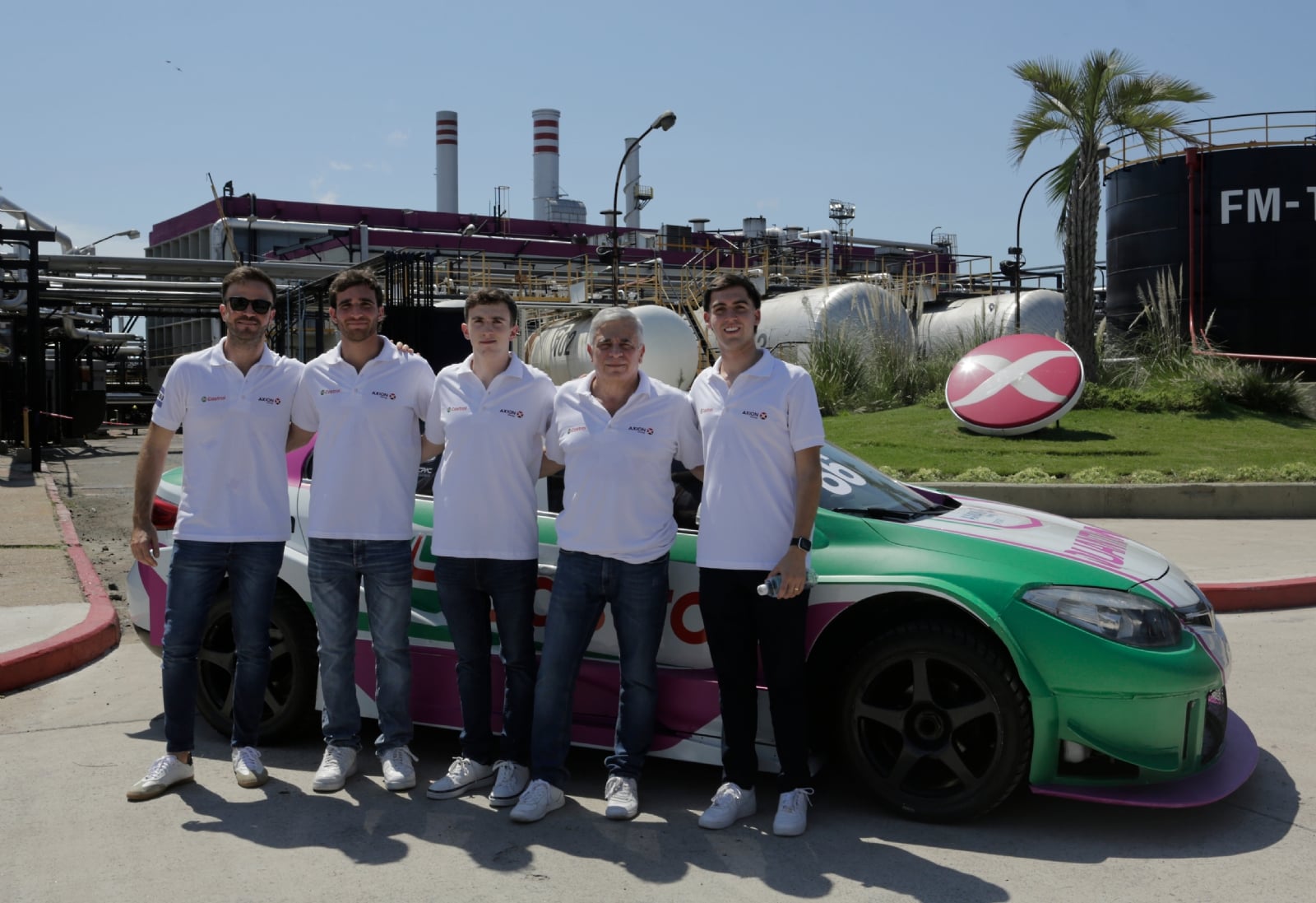 Equipo AXION energy Sport Team en Refinería Campana (1)