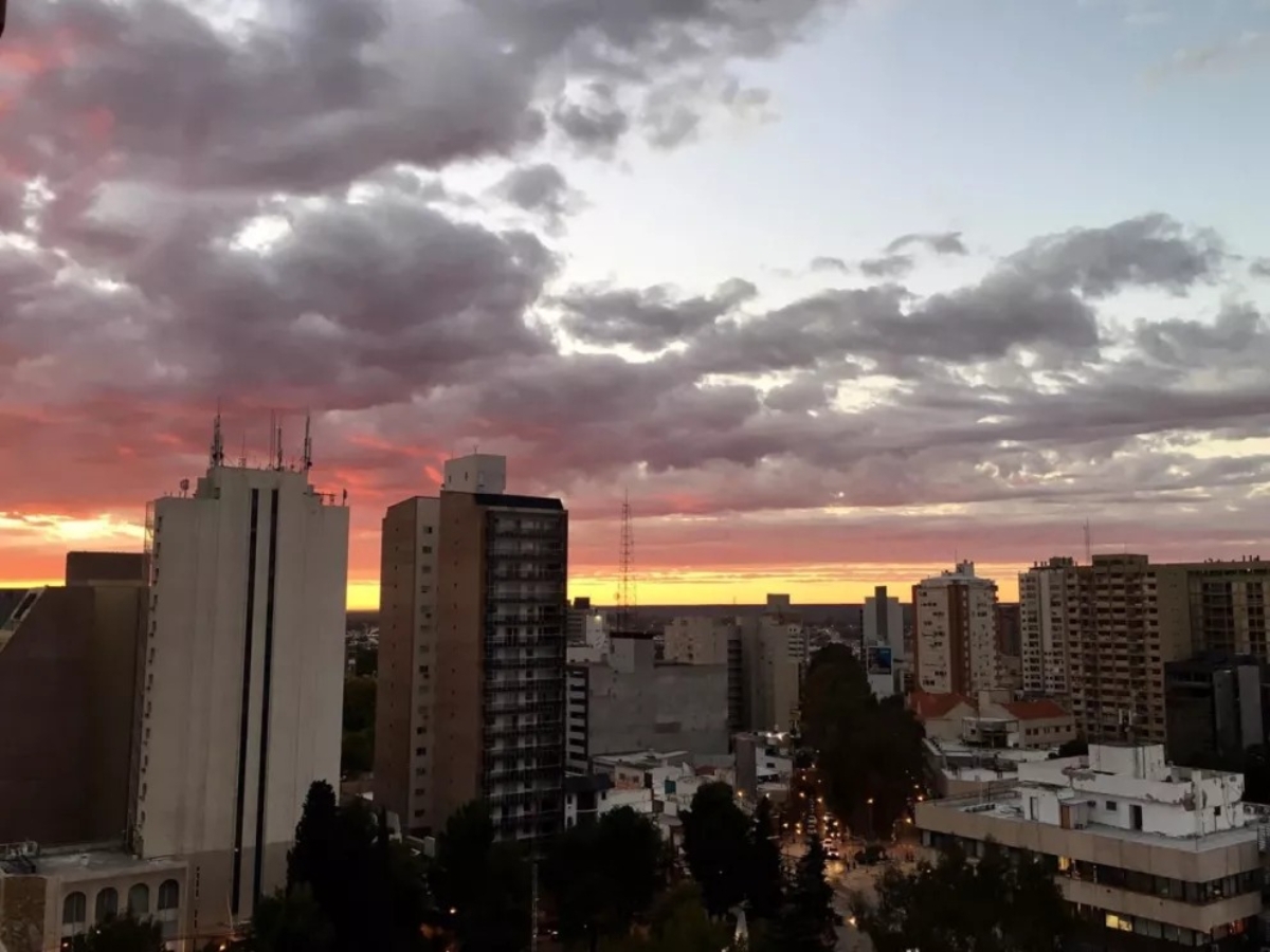 atardecer Neuquén con el cielo parcilmente nublado Fuente (Instagram)
