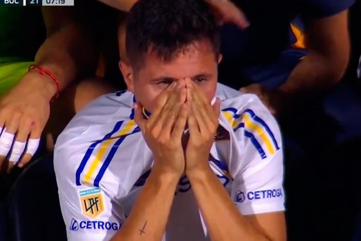 ander-herrera-llora-en-el-banco-de-suplentes-tras-Z3VRRELBK5HN3EYMCVJZZLTDG4