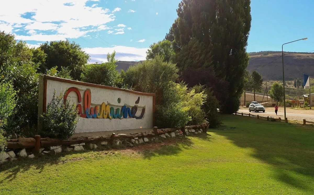 aluminé cartel