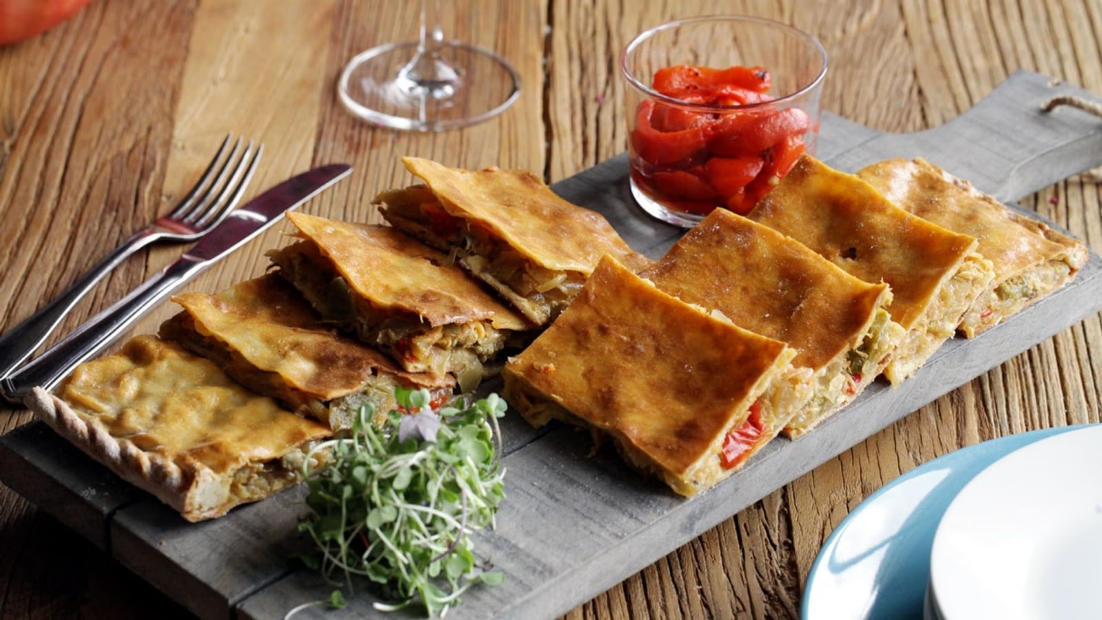 03f9f4cd1a25-empanada-portonov-t
