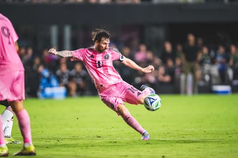 messi-le-dio-a-inter-miami-el-empate-ante-toronto-fc-este-domingo-foto-inter-miami-NYVORGDYKBCNZNZXK