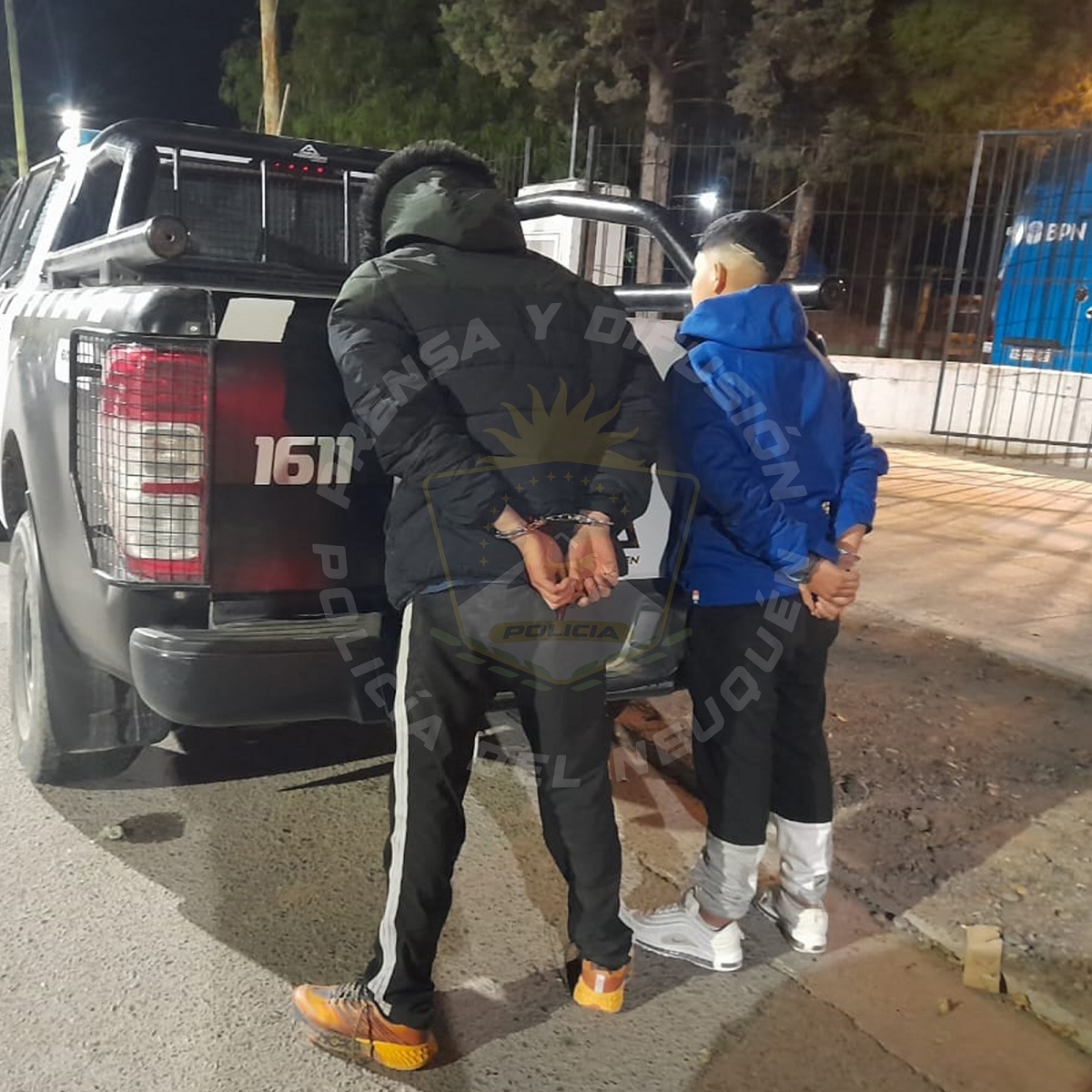 menores con arma en un taxi