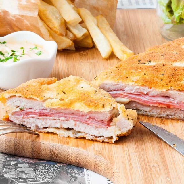 milanesas-rellenas-jamon-queso-patatas-fritas-1-640x640