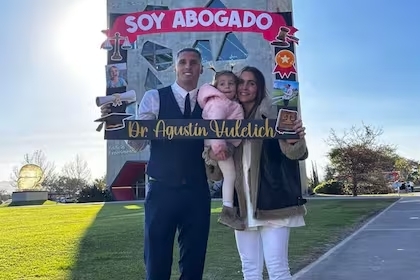titulo-en-mano-agustin-vuletich-recibido-de-DJORN265OZHOJPDIEMVSKGLGJU