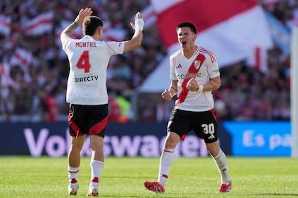 franco-mastantuono-celebra-con-gonzalo-montiel-PJNMDIHI7VFDXOSQNE6YG3FGKU