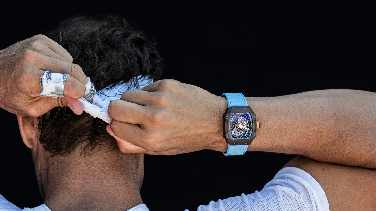 rafael-nadal-posa-reloj-27-04-creado-especialmente_98