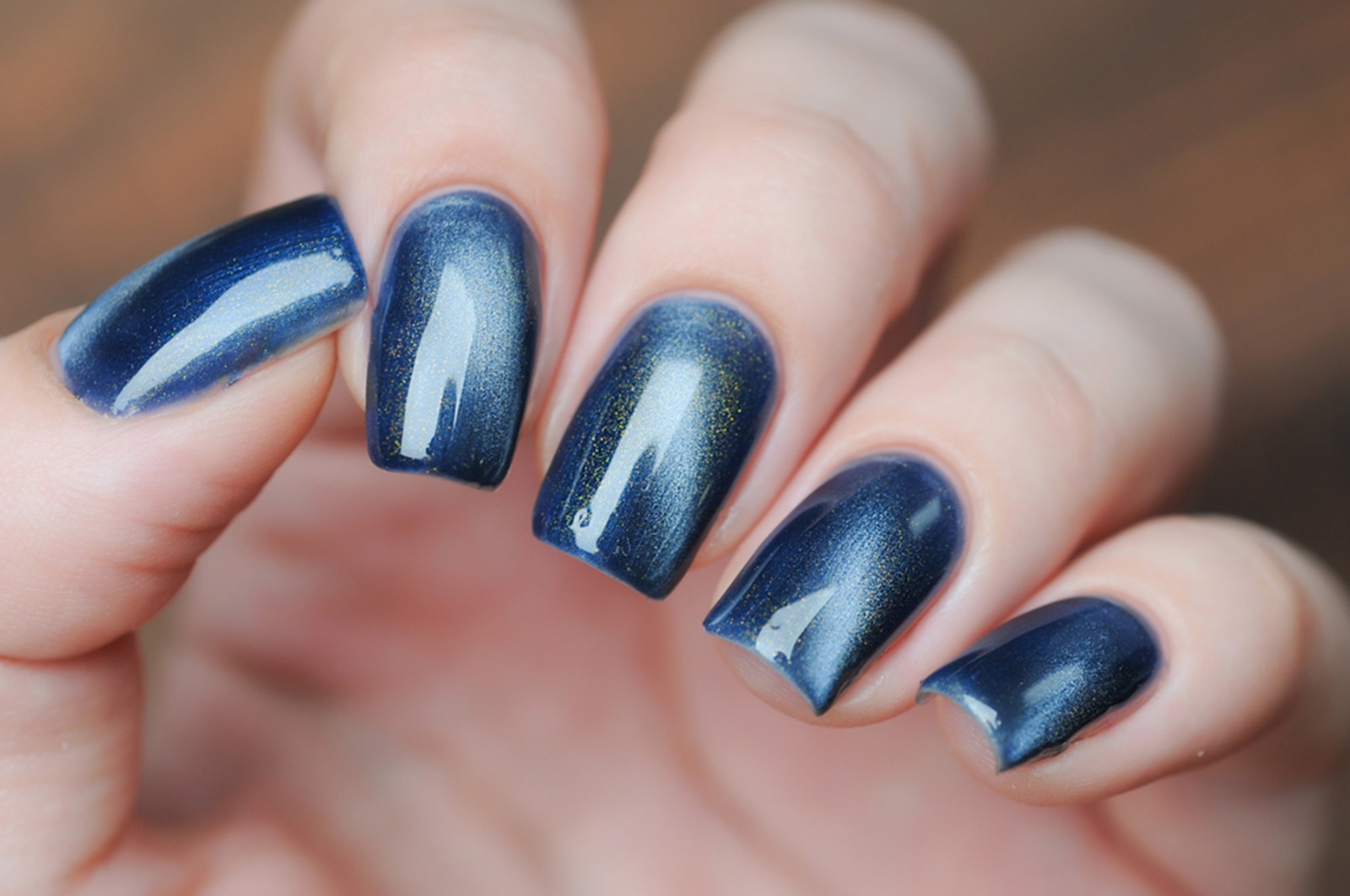 unas-metalicas-tendencia-degradado-azul