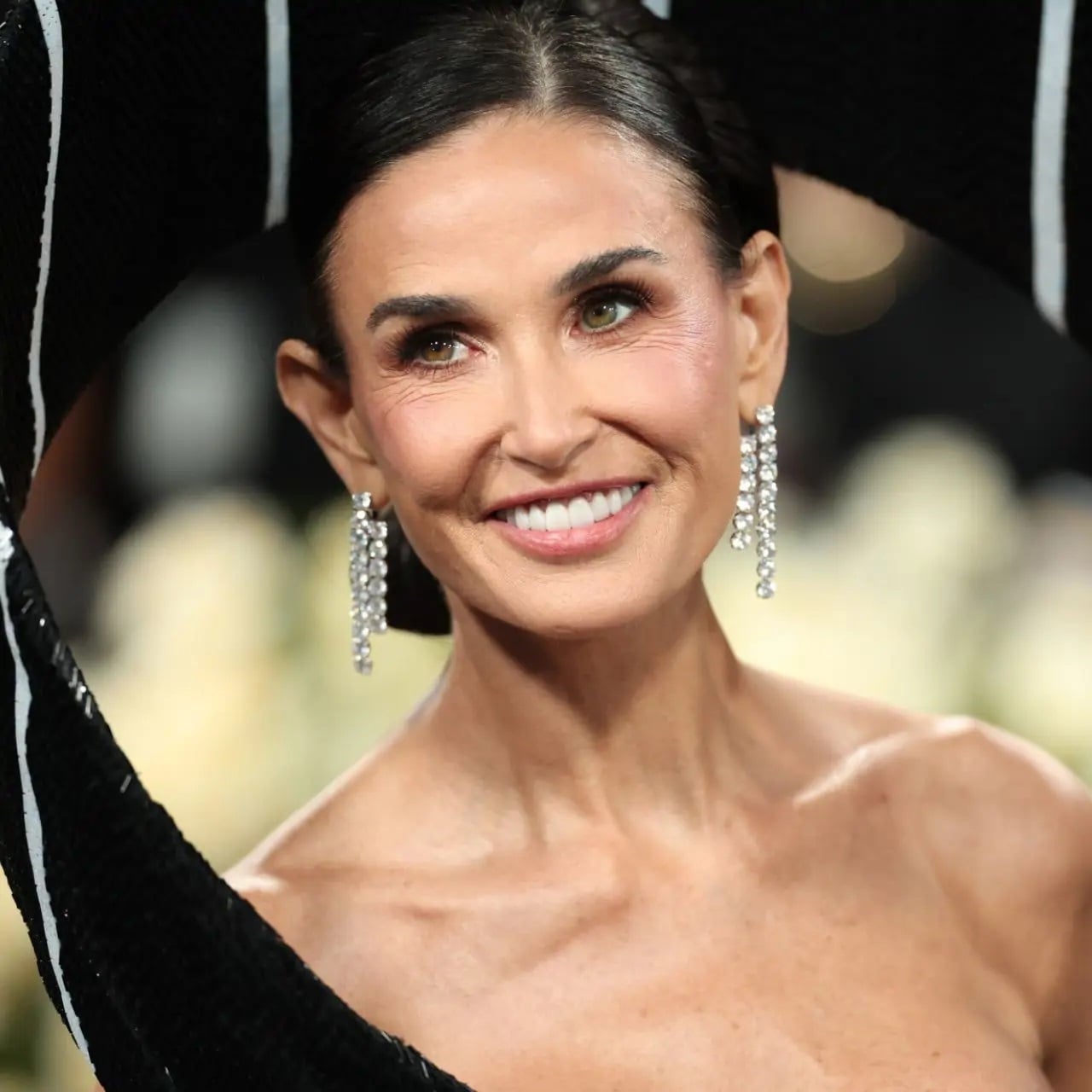 demi-moore_36a0664a_250506035322_1280x1280