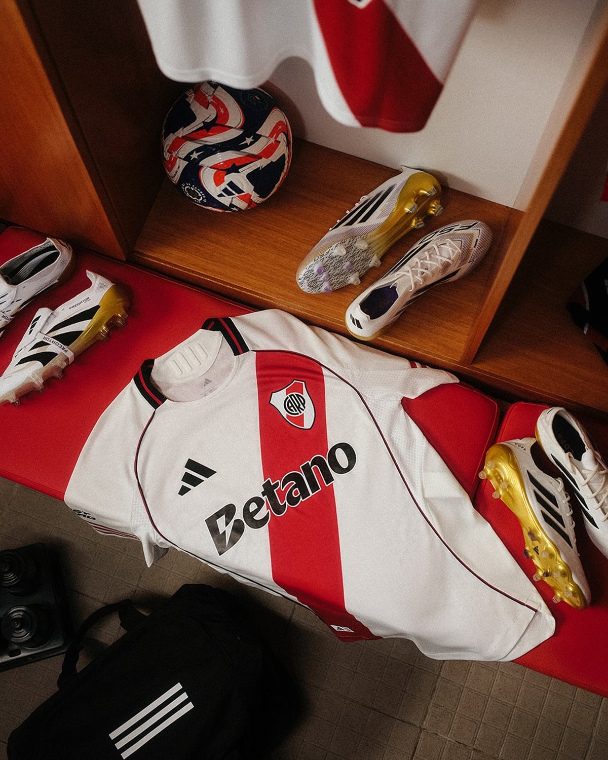 Nuestra nueva piel está lista para el @fifaclubworldcup ????? Ya disponible en @tiendariveroficial.2
