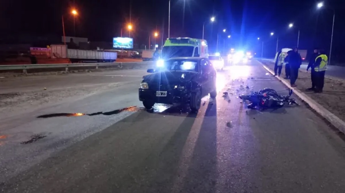 choque mujer policia en moto 1
