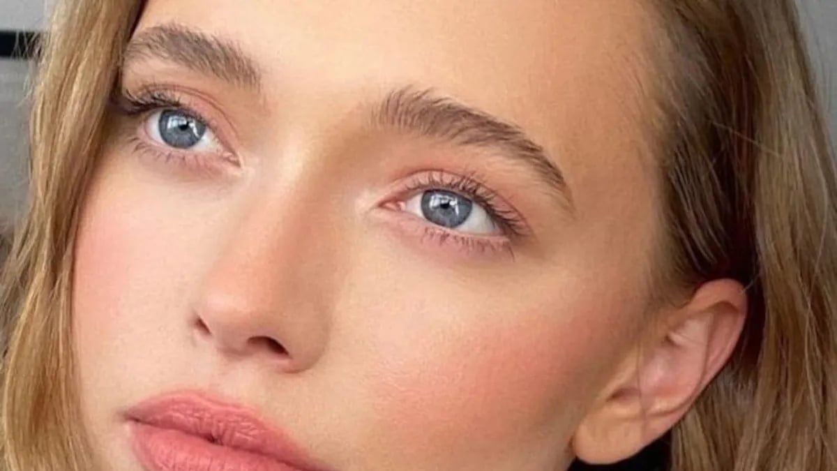 conoce-la-tendencia-viral-tiktok-que-propone-dejar-usar-mascara-pestanas