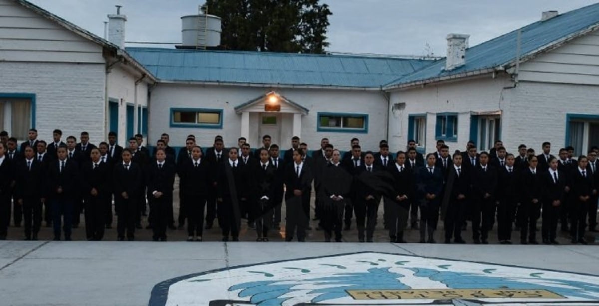 escuela de aspirantes a policia plaza huincul