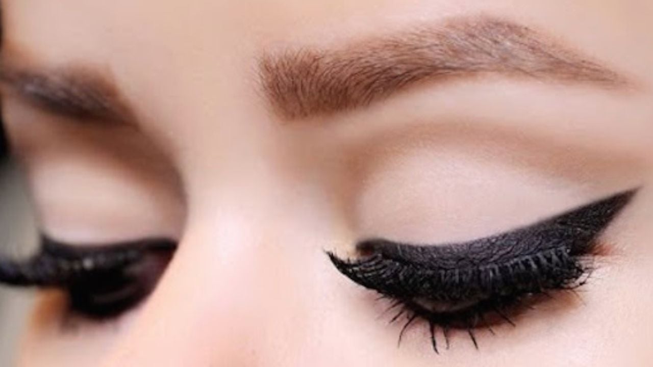 historia-del-delineado-de-ojos-una-tendencia-mas-antigua-de-lo-que-crees-1355125 (1)