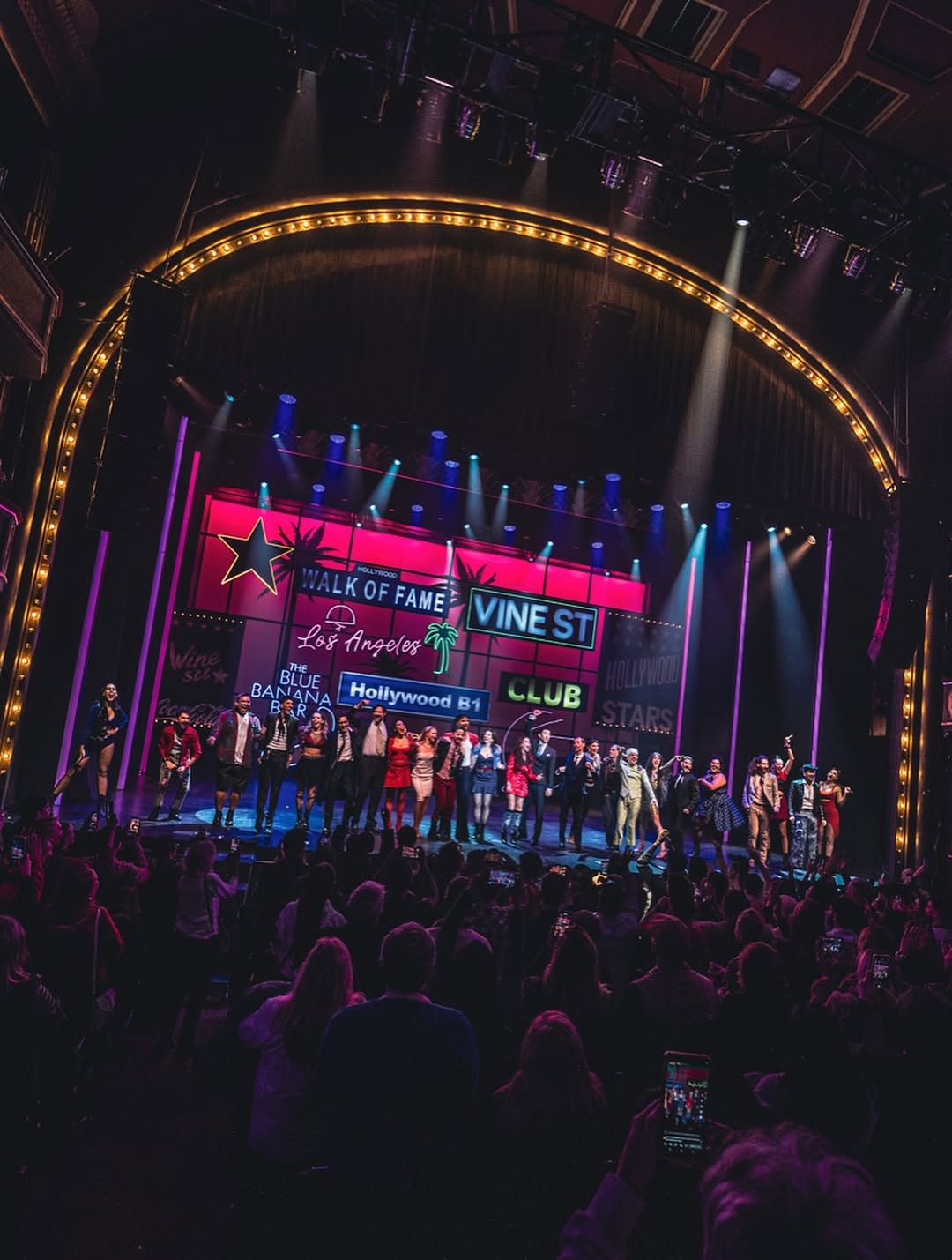 Ayer estrenamos @prettywoman.elmusical ??Solo puedo decir ¡GRACIAS! ????Fue tan hermoso y amoroso ver a ese público tan entregado a lo que teníamos para dar, tan receptivo. Y verlos al final aplaudiéndonos tanto me emoc-1