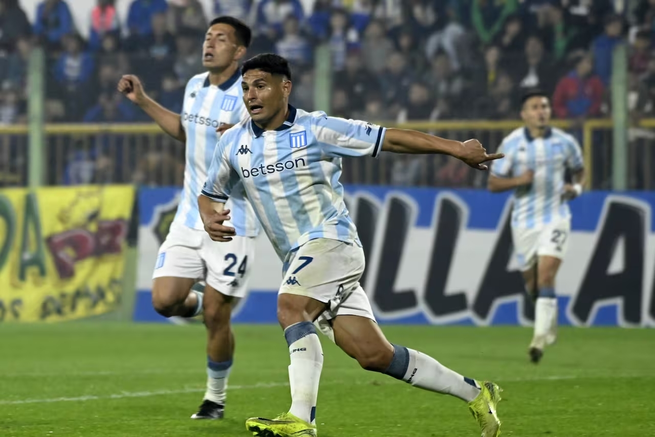 maximiliano-salas-festeja-su-gol-con-toto-YKN4E74HJVEHXEMEZNN7VCXVQE