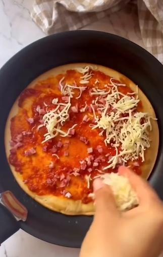 pizza con masa de atún3
