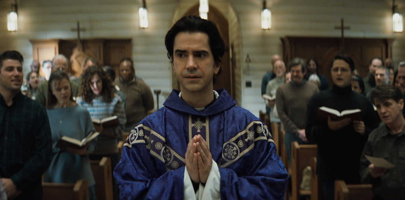 hamish-linklater-midnight-mass-1630593192