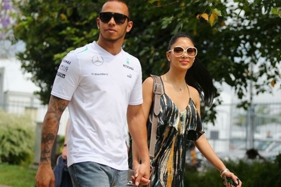 Lewis-Hamilton-y-Nicole-Scherz_54377147310_54028874188_960_639
