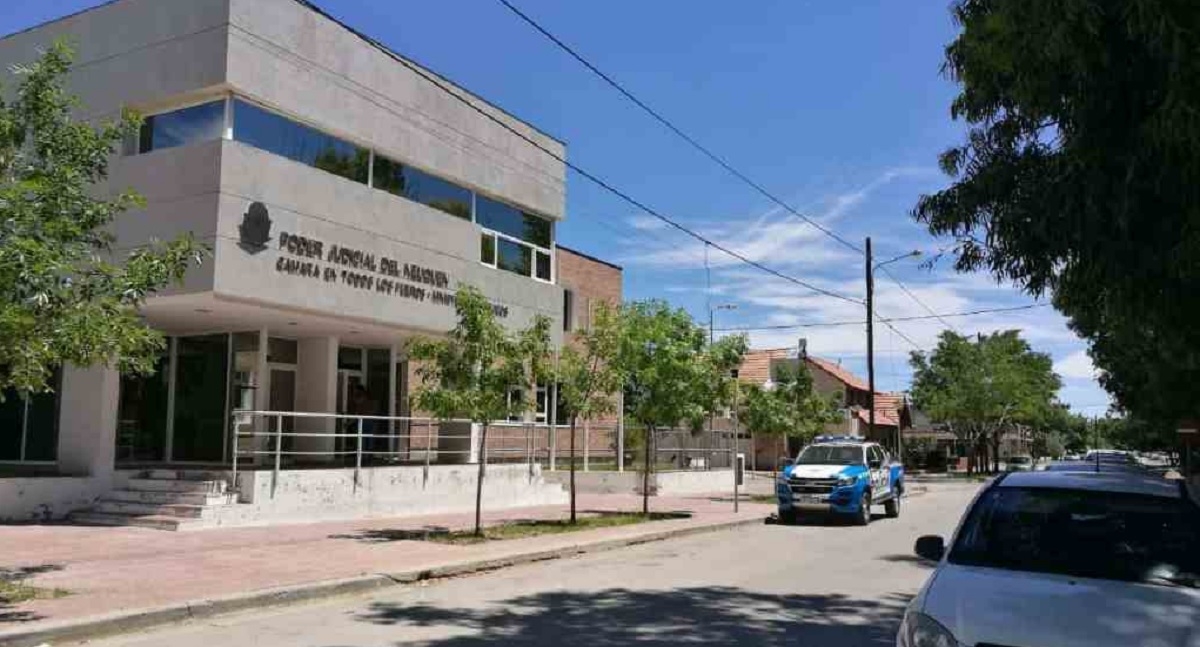 fiscalia de cutral co con patrullero