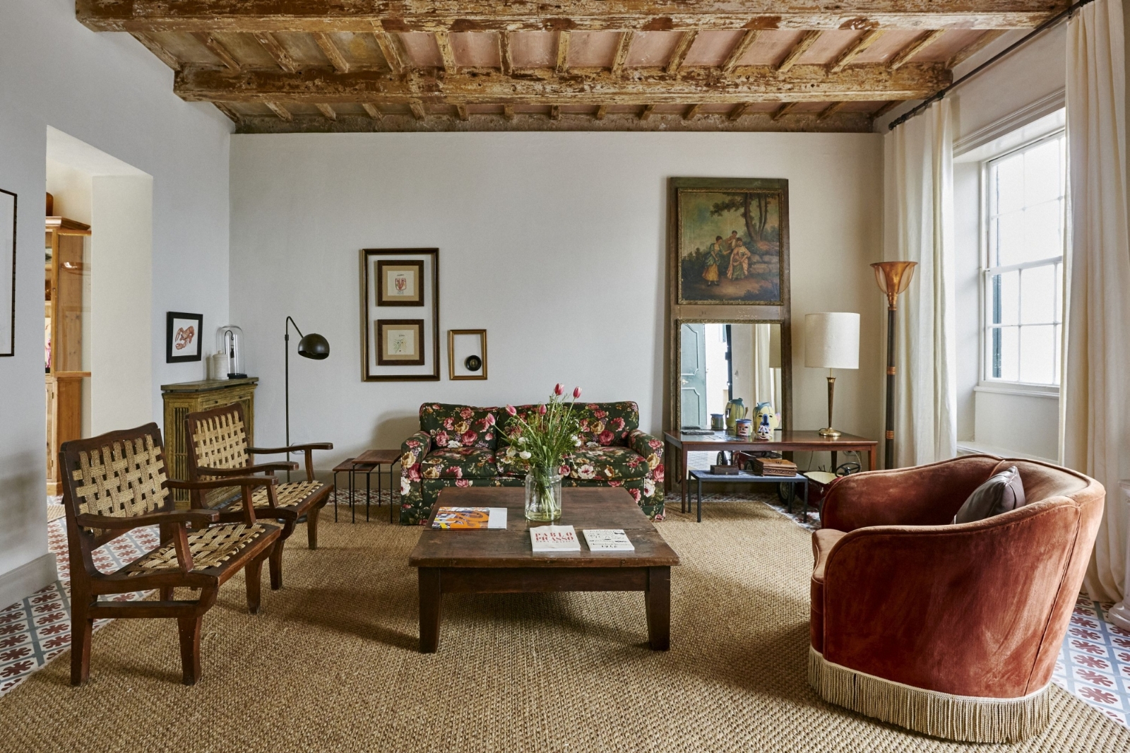 casa-antigua-mahon-restaurada-salon-1675772365 (1)