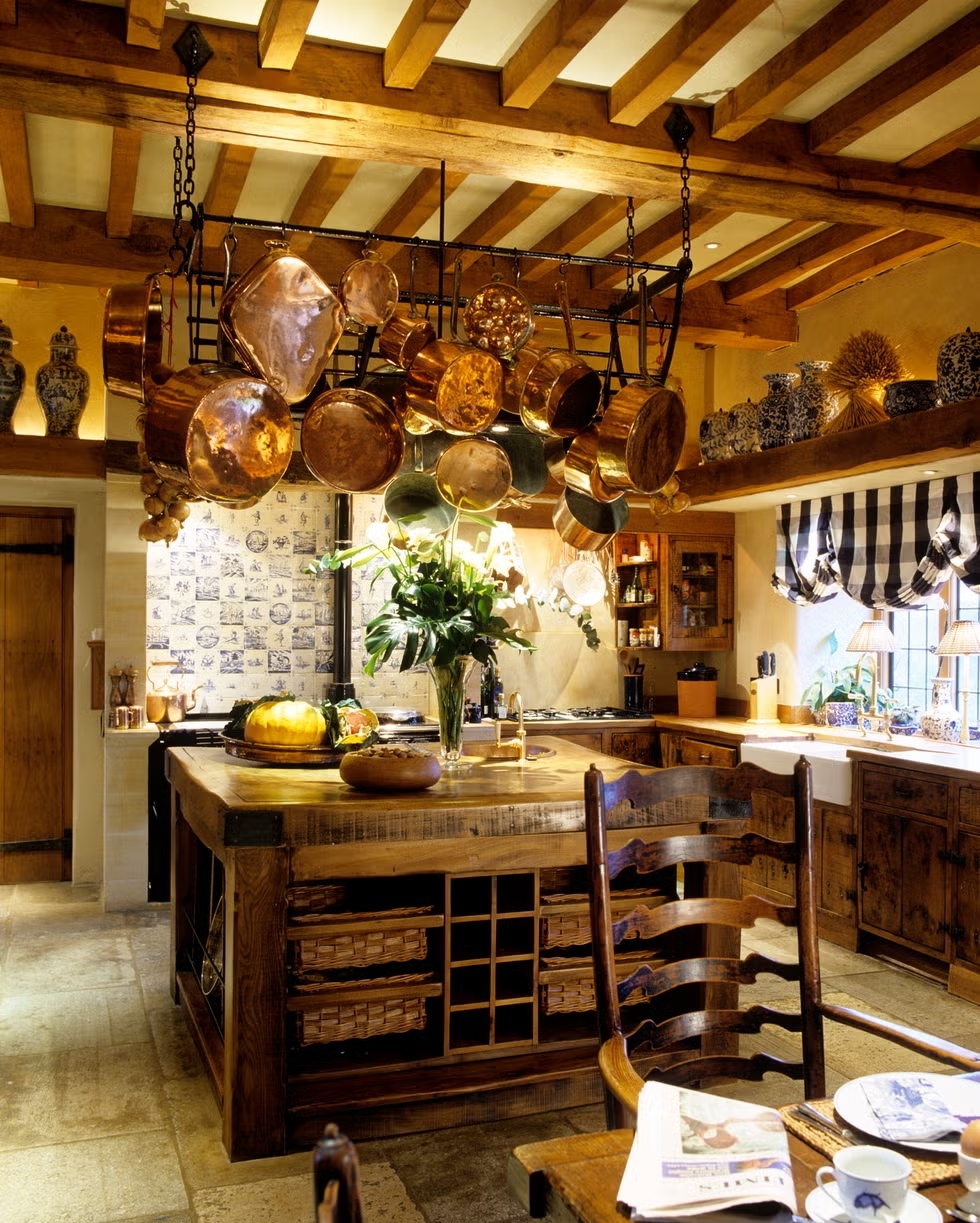 country-house-in-the-cotswolds-royalty-free-image-1730397478