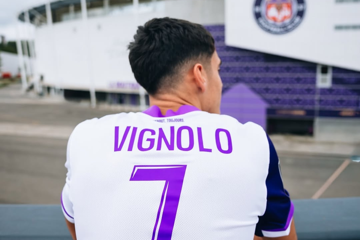 Il y a un nouvel Argentin en ville ????Le jeune avant-centre de 18 ans @julianvignolo_ vient de