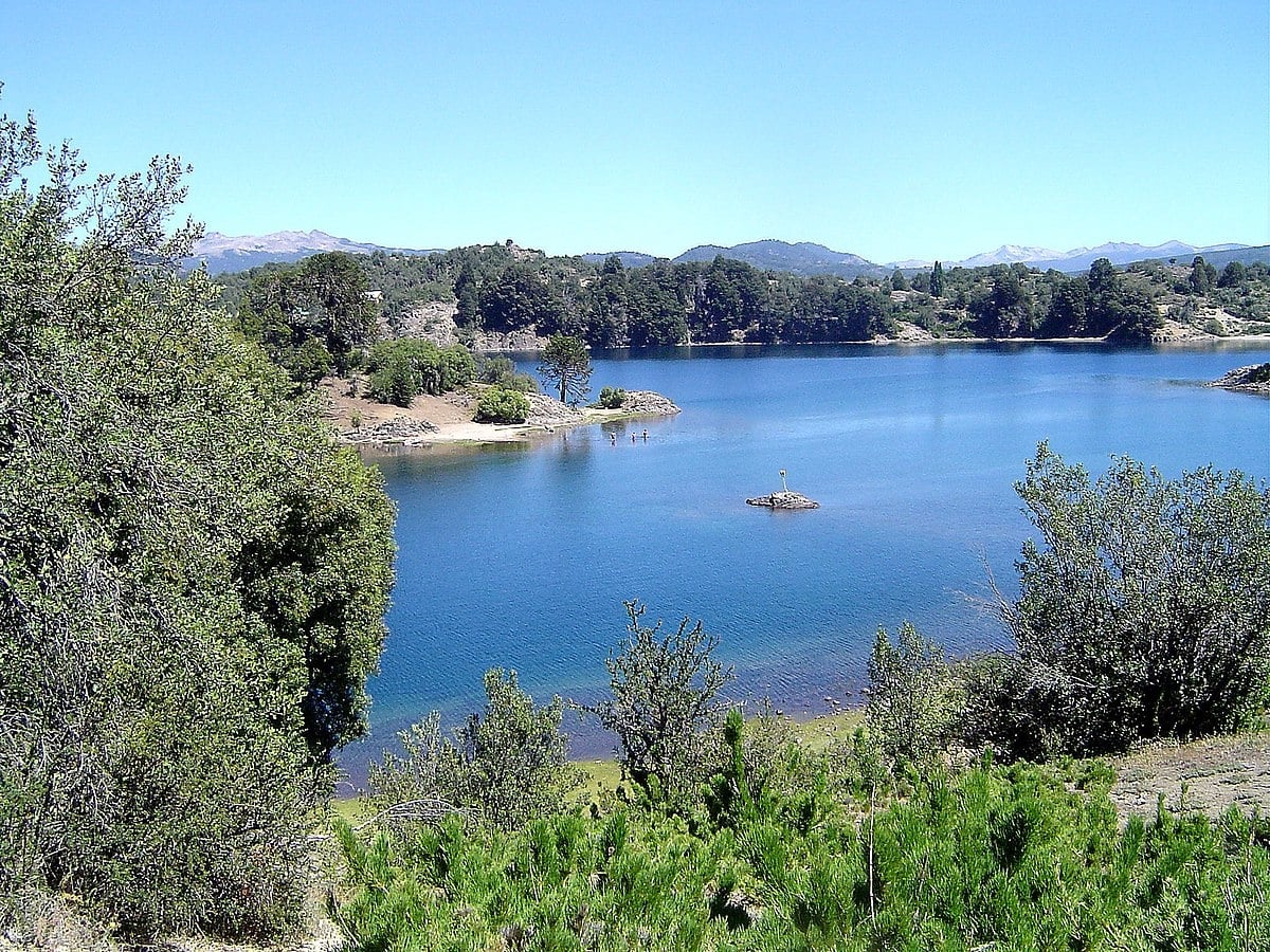 1200px-Villa_Pehuenia_-_panoramio