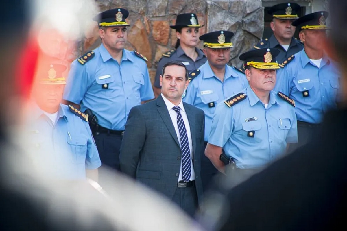 matias nicolini con policias