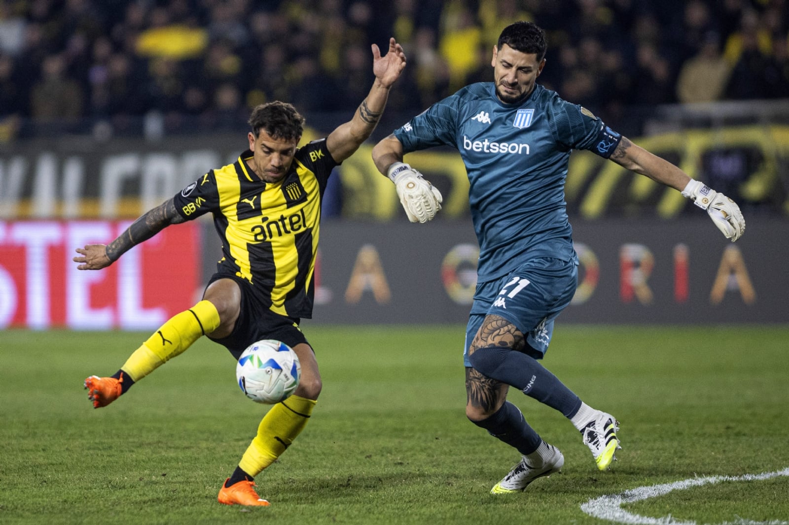 penarol-v-racing-copa-conmebol-libertadores-2025 (1)