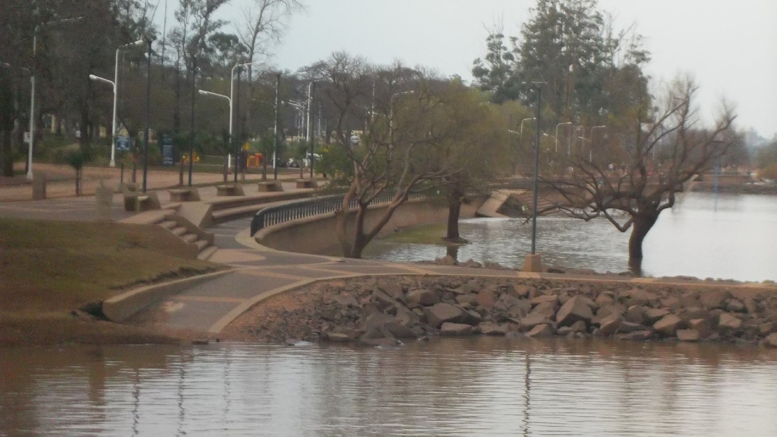 2560px-Costanera_de_Concordia