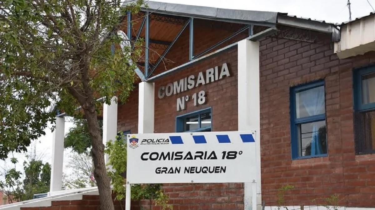 comisaria 18 cartel