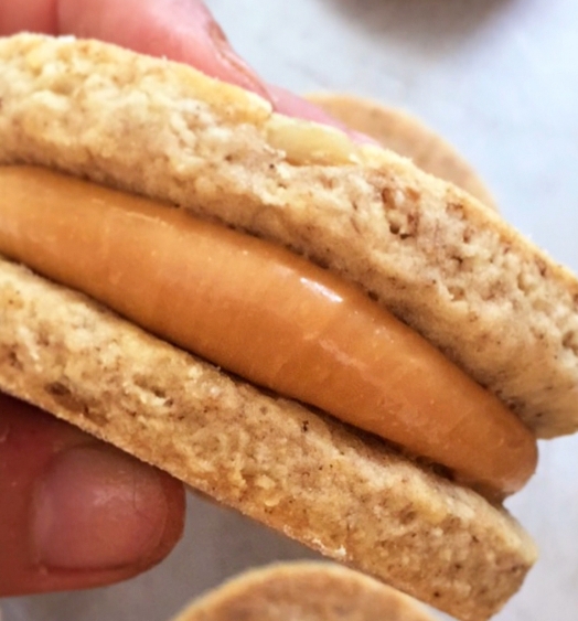 alfajores de chocolate blanco y nuez2