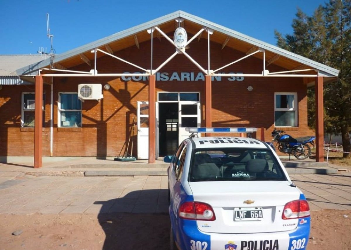 comisaria 35 con patrullero