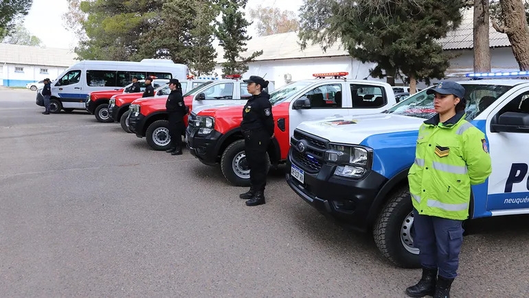 sfp-acto-entrega-equipamiento-bomberos-policia-gobernador-3