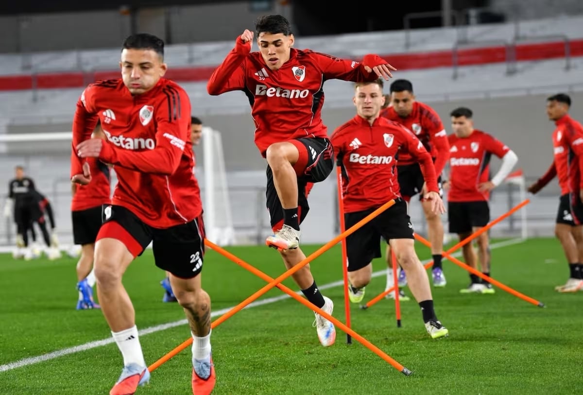 el-plantel-de-river-se-entreno-pensando-en-la-NE5LXSL4BZAINLKRZCRMAU2CJM